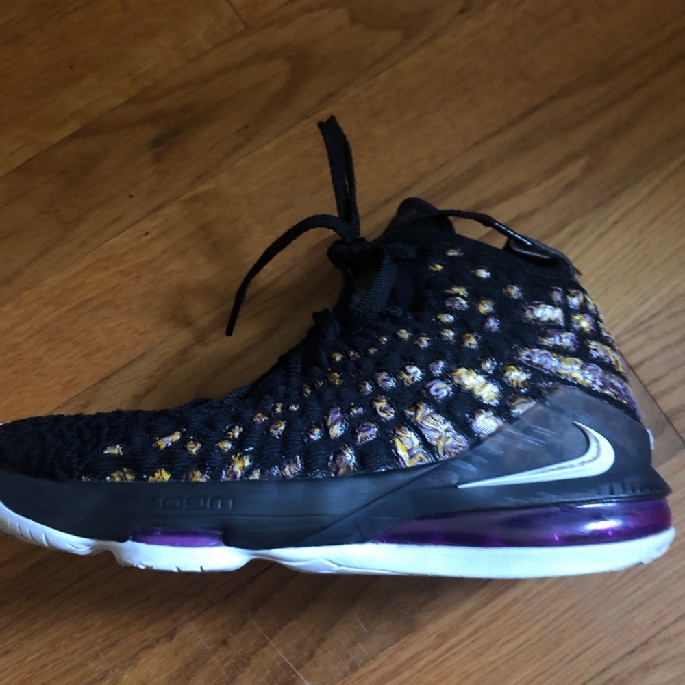 Nike LeBrons 17s size 6.5